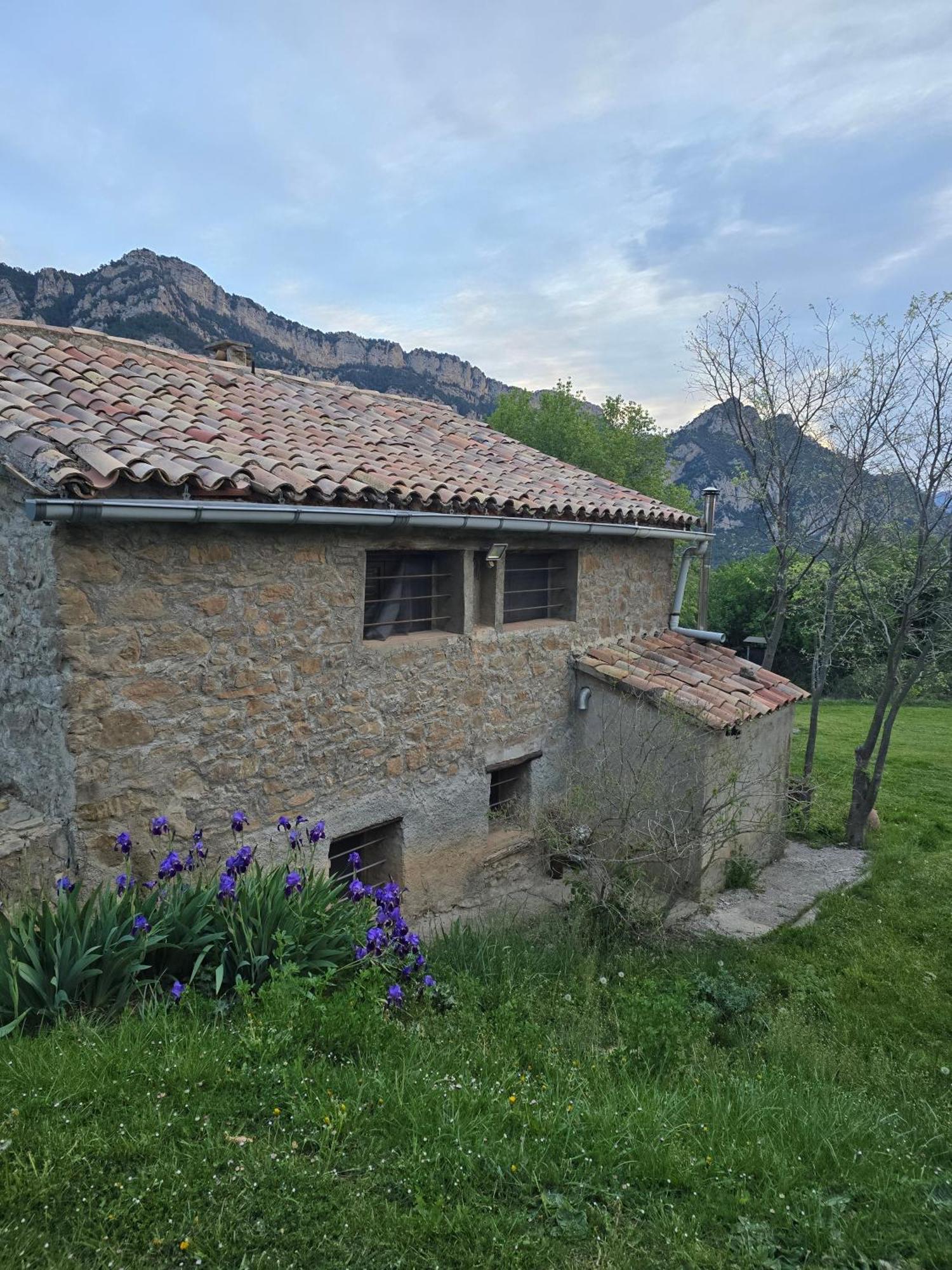 Complex Rural Can Caubet Berga Exteriér fotografie
